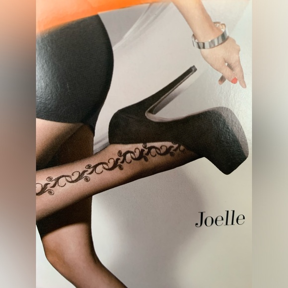 New Women’s Patterned Pantyhose. 
20 Den. 
In Black Color. 
Size XS/Small (USA). - Picture 4 of 4